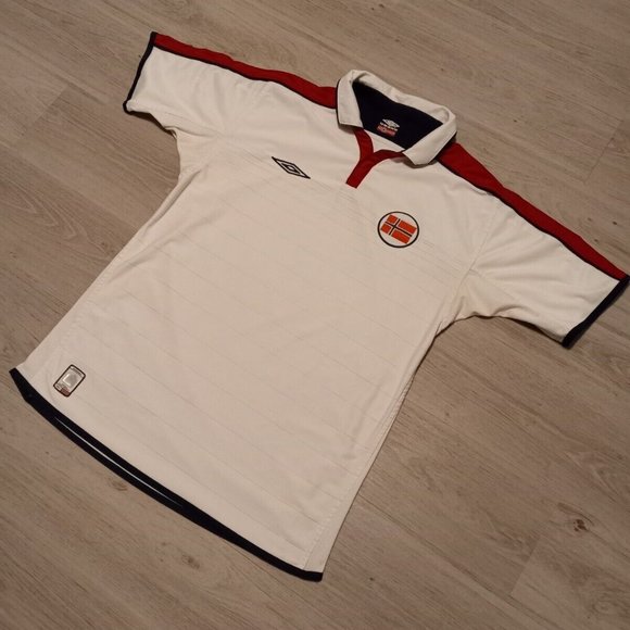 Authentic Umbro Norway 2003-2005 Vintage Reversible Soccer Jersey Shirt. Size M